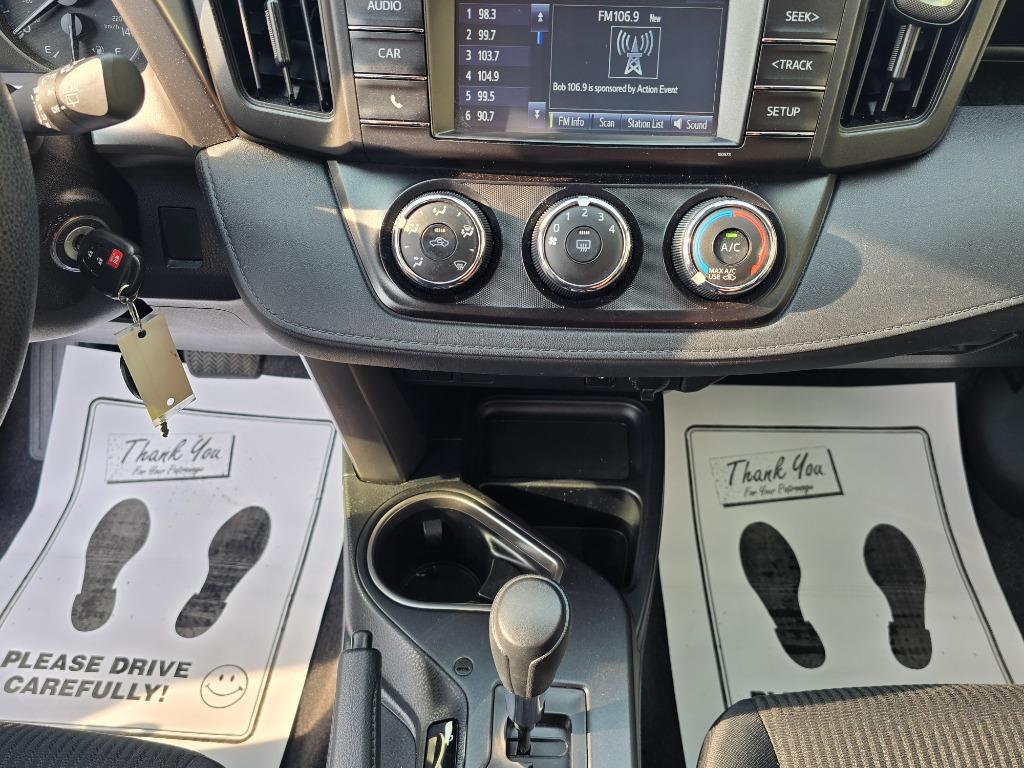 2017 Toyota RAV4 LE photo